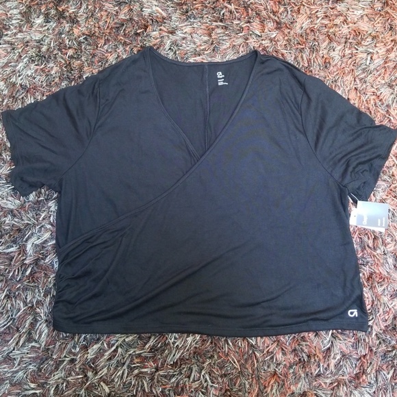 🍭HostPick! GapFit BLACK workout top - Picture 3 of 5